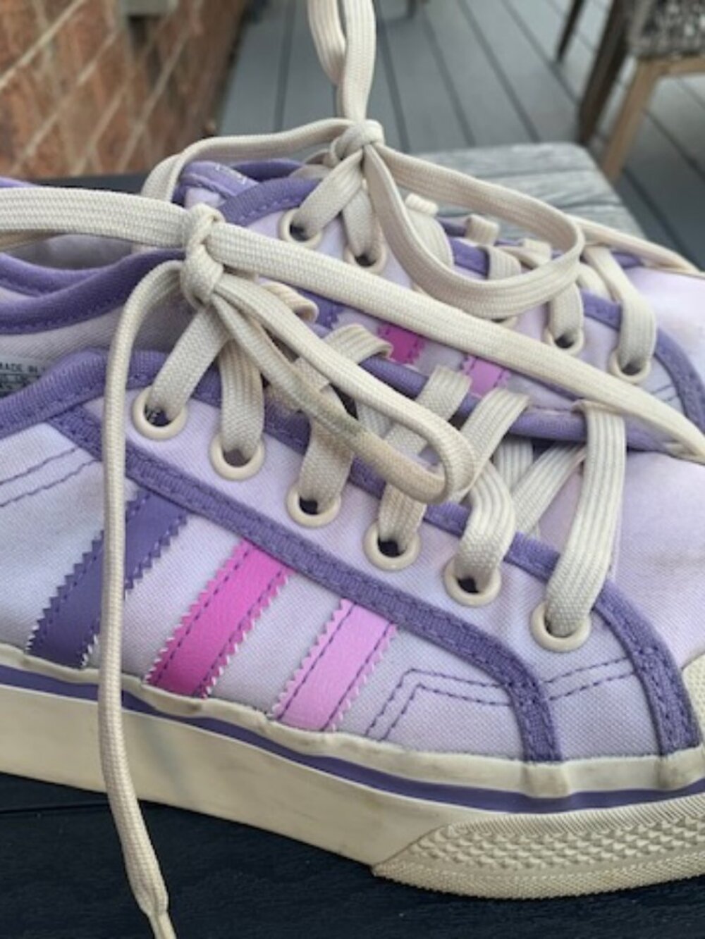 Girls Adidas Retro Low-Top Sneakers – size 4.5